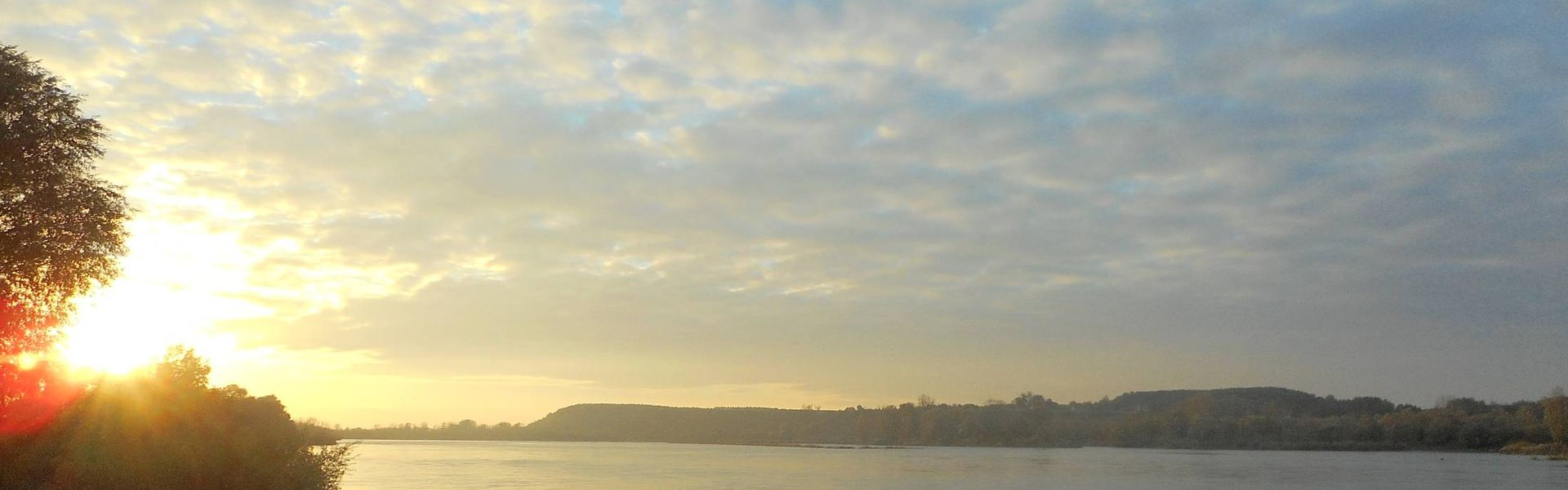 zachód słońca nad wodą